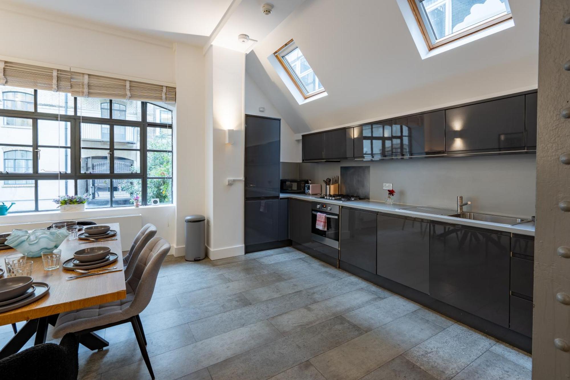 Stylish 3br Duplex In Vibrant Clerkenwell